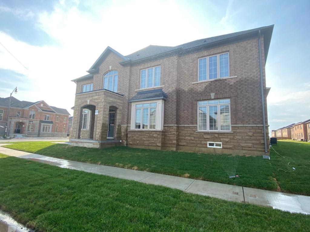 537 Veterans Dr Brampton On L7A 0C4 Exterior foto
