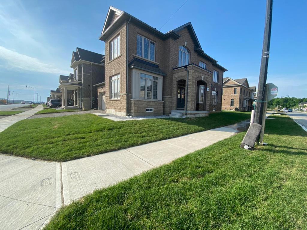 537 Veterans Dr Brampton On L7A 0C4 Exterior foto