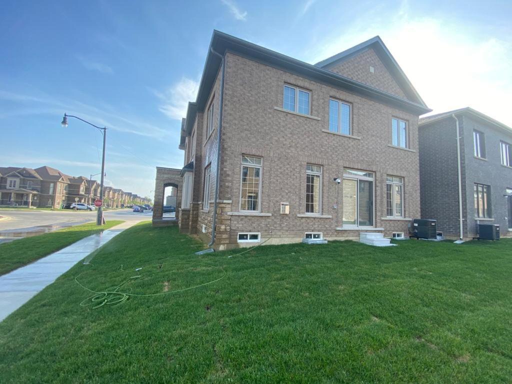 537 Veterans Dr Brampton On L7A 0C4 Exterior foto