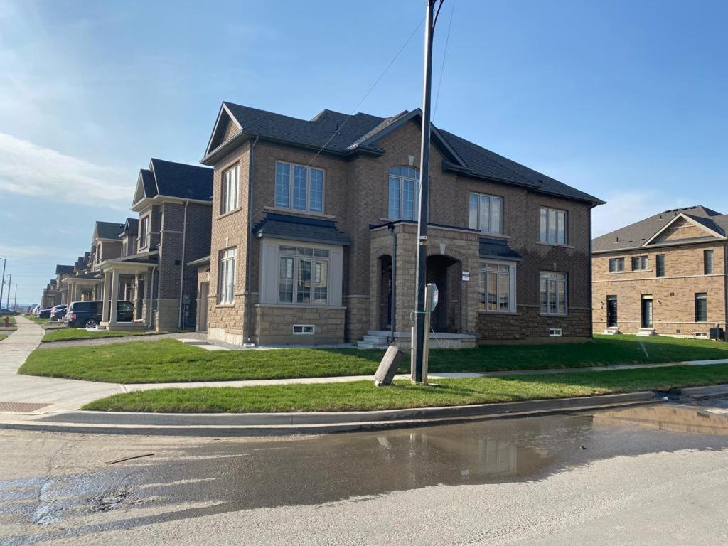 537 Veterans Dr Brampton On L7A 0C4 Exterior foto